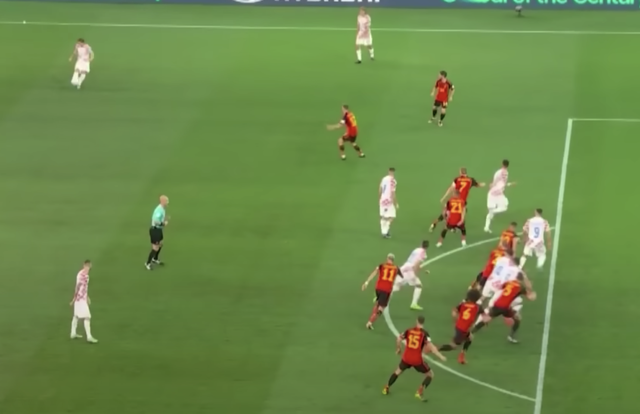 Việt vị trong bóng đá - Hiểu biết và Tác động của Quy định Trọng tài